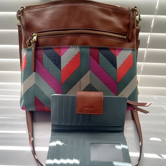 Fossil crossbody and wallet - Picture 1 of 10